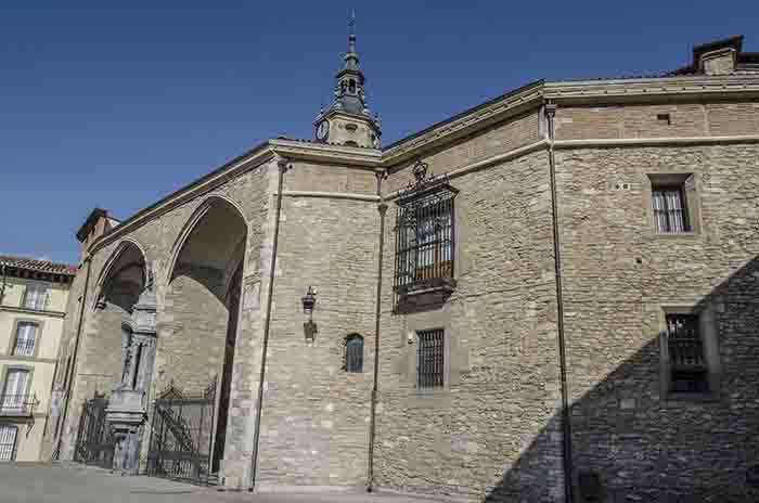 Álava - Vitoria-Gasteiz 17 - parroquia de San Miguel.jpg